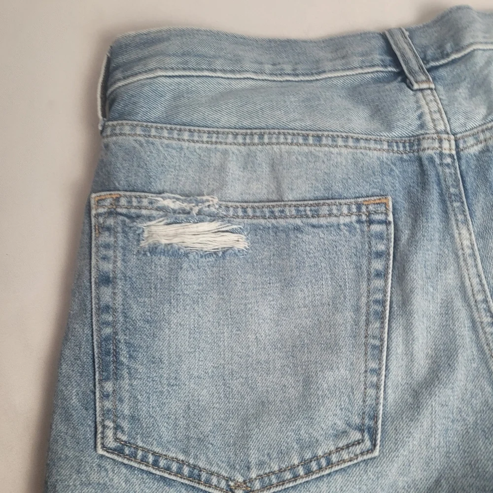 GAP Denim Buttonfly Midrise Boyfriend Frayed Hem Shorts Size 27/4R
